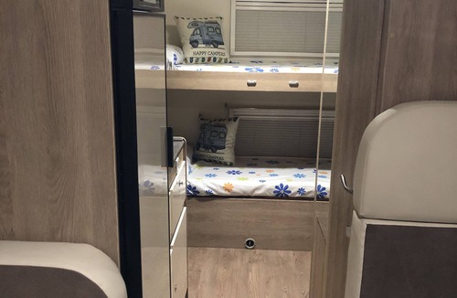 Velilla de San Antonio House | Motorhome rental