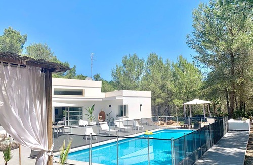Santa Gertrudis Villa | My Rental Homes - Villa Floresta private pool and large garden