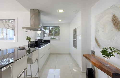 Llanca House | MYFENOLLEDA B - Preciosa casa en Grifeu con piscina compartida y parking