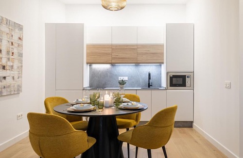 Explanada de la Estacion Apartment | Naranjas y Limones Málaga, by Homing U