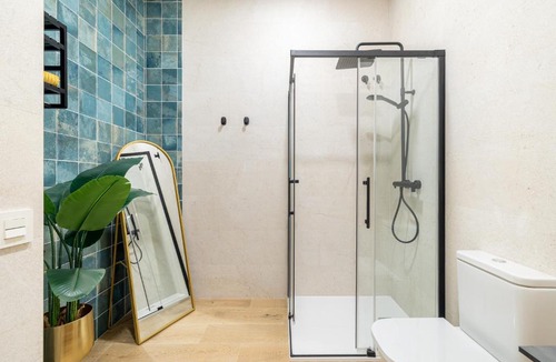 Explanada de la Estacion Apartment | Naranjas y Limones Málaga, by Homing U