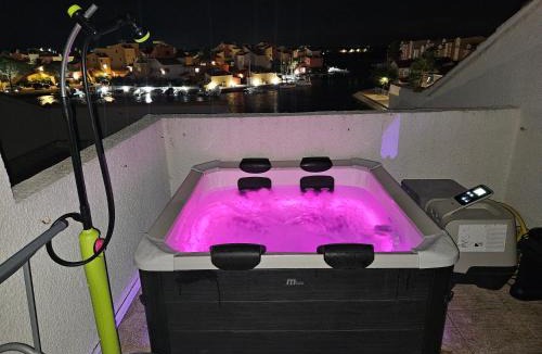 Le Barcares Apartment | Nautica bulles jacuzzi privatif vue lac marin