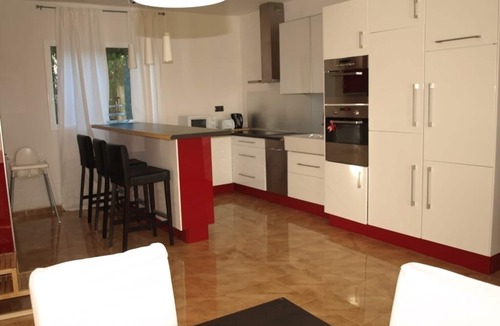 Les Tres Cales Villa | ⭐ Near the beach, 9 BR, sleeps 19♨️Jacuzzi ❄️Full A/C🍖BBQ⚡Internet 1000Mbps🏓PP