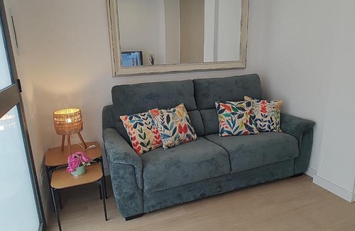 Nou Moles Apartment | New central flat with AC and Wifi