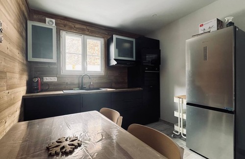 Les Angles Ski Chalet | New, cosy, quiet chalet, 200m from the slopes and village center