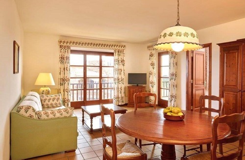 Castell-Platja d'Aro Apartment | Nice apartment for 4 people with WIFI, pool, TV and terrace