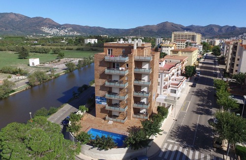 Santa Margarida Apartment | Nice apartment with terrace and pool near the beach and shops Inmosantos Daniel BA