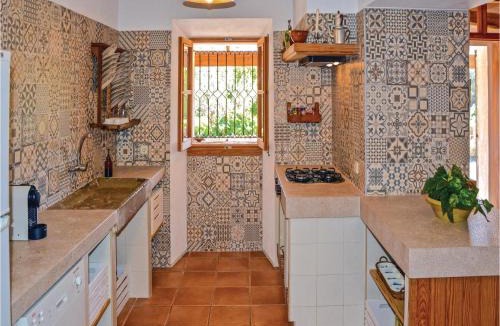 Portol House | Nice Home In Pòrtol With Kitchen