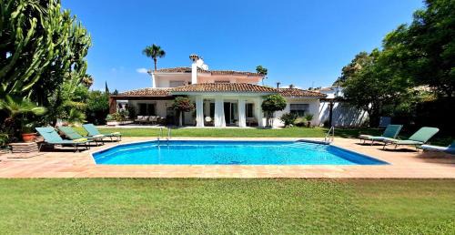 El Paraiso Villa | Noctua Villa Estepona pool and beach 013