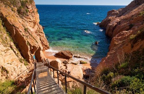 Sant Feliu de Guixols Apartment | Nuevo Luminoso Apartamento Catalina a 80 metros de la playa para 4 personas