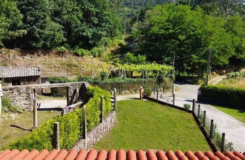 A Picarana Cottage | O Cobo. Rural house with garden and barbecue on the Portuguese Way. Pets allowed