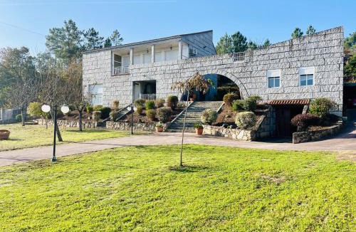 Amoeiro House | O Souto de Monteasnal