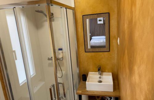 Leon House | Oak Home - Oakplaces