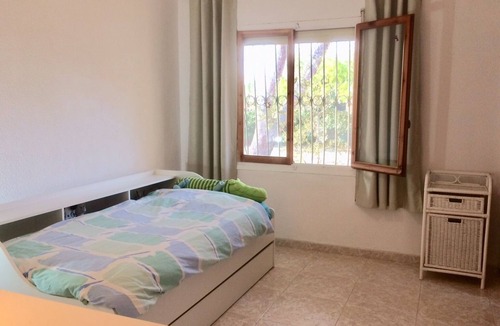 Hoya de los Patos Ski Chalet | OFFER Rural house with wooded garden and private pool 12 minutes from the beach