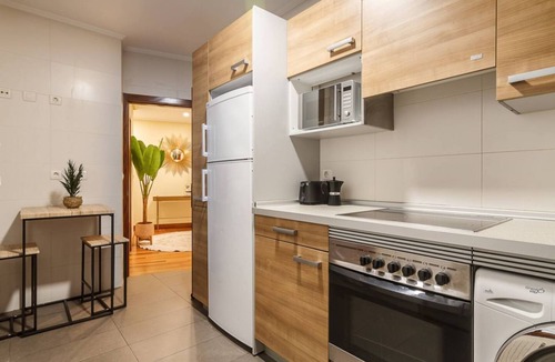 Basurto-Zorroza Apartment | Olabeaga urban design apartment with wifi