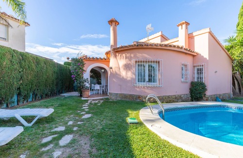 Molinell Villa | Oliva: Villa pool, private garden, WIFI and TV SAT in Oliva Nova Golf