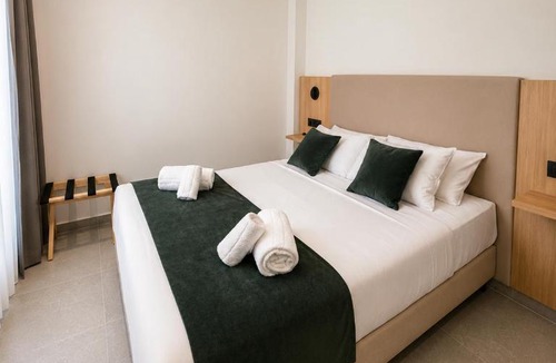 El Moncayo Apartment | OMO STAYS Pinada Park