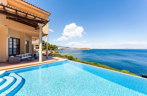 Badia de Palma House | On the sea front with a pool and jacuzzi — Casa Juan Carlos