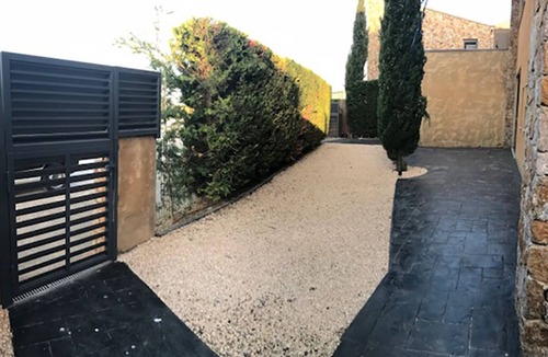 Albons House | Paceful single design house with pool and garden 5min far to beaches.