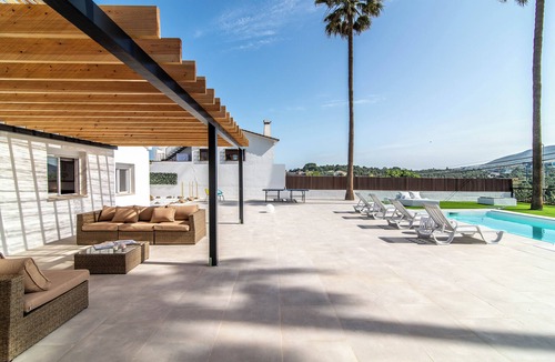 Churriana Villa | Palmtree Villa Málaga 5BDR Pool & BBQ