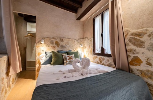 Toledo City Center Apartment | Patio in the Heart of Toledo , Pets , Family