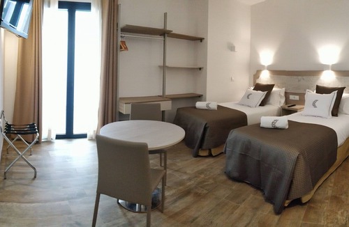La Trinidad-San Juan y Todos los Santos Hostel | Patios del Orfebre