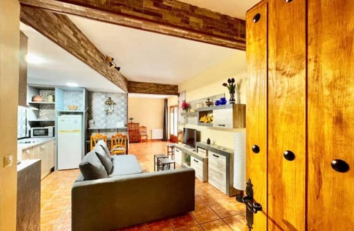 Galapagar Cottage | Pedriza-la casa de Galapagar, charming lodging, terrace and garden view