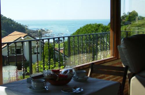 Alfoz de Lloredo House | Pensión Bella Vista