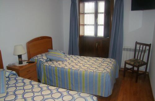 Cabezon de la Sal House | Pension Gades