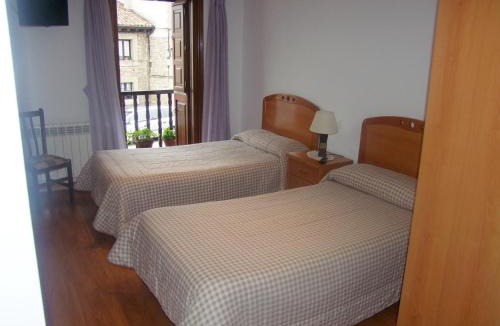 Cabezon de la Sal House | Pension Gades