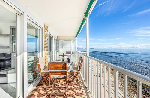 Coveta Fuma Apartment | Pet friendly apartment in El Campello with WiFi