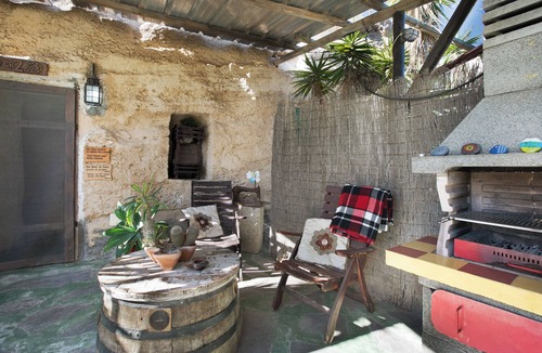 Fasnia House | Pet-Friendly Holiday Home Casas Cueva Alfer 2 with Sea View, Garden & Wi-Fi
