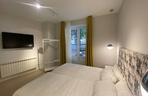 Burgos Apartment | Plaza de los Castaños Suite (in the heart of Burgos)