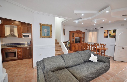 Mutxamel House | Pleasant townhouse with swimming pool, hydro-massage showers