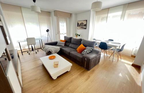 Logrono Apartment | POOL AND CONFORT 3 habitaciones y garaje By apartamentos Logroño
