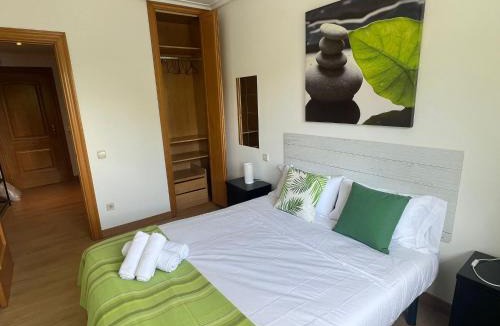 Logrono Apartment | POOL AND CONFORT 3 habitaciones y garaje By apartamentos Logroño