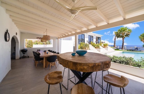 Coveta Fuma Villa | Poolside Stay with Ocean Views