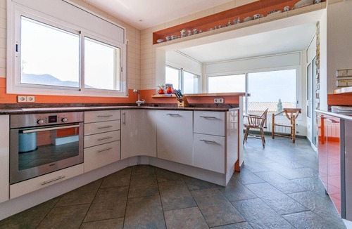 El Mas Fumats Villa | Poolside Villa near Beaches