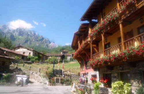 Lon House | Posada Peñas Arriba