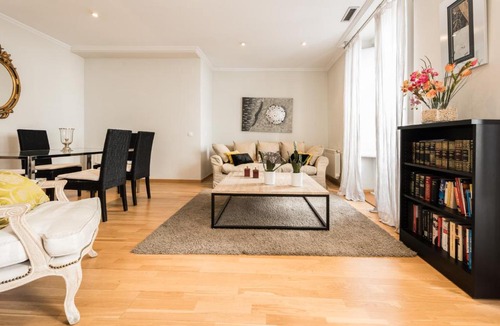 Cortes Apartment | Prado Museum Apartment