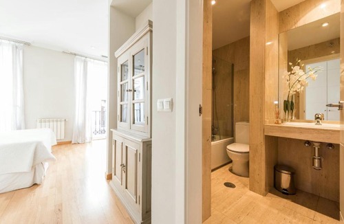 Cortes Apartment | Prado Museum Apartment