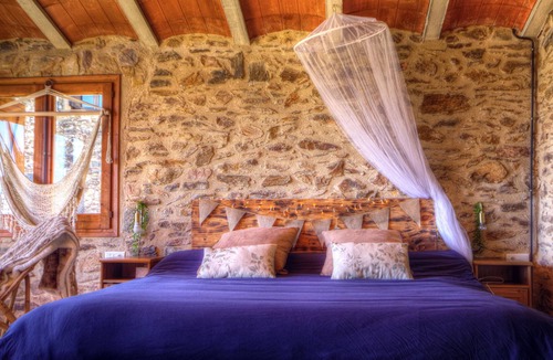 Susqueda House | Preciosa suite romántica rural only adults, con jacuzzi y chimenea