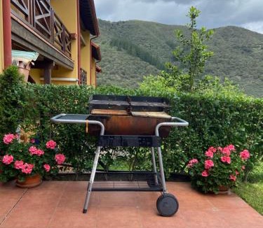 Ojedo Ski Chalet | PRECIOSO CHALET JUNTO A POTES CON PISCINA-4 Hab,3 Baños