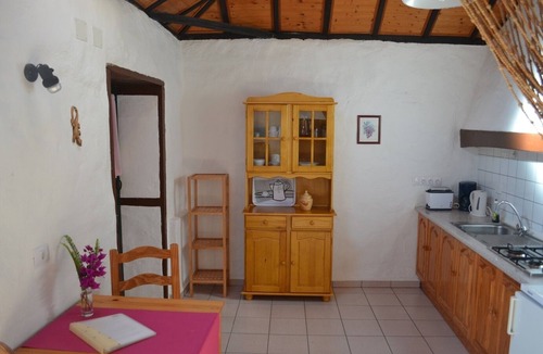 El Paso Apartment | pretty apartment with sun terrace in the subtropical garden with WiFi and pool