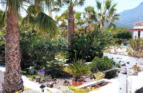 El Paso Apartment | pretty apartment with sun terrace in the subtropical garden with WiFi and pool
