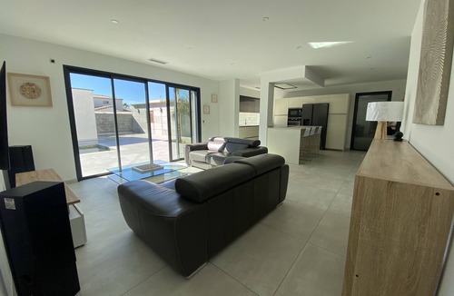 Cap d'Agde Villa | Private 4* villa, heated and covered swimming pool, 5 minutes from the sea