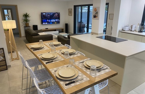 Cap d'Agde Villa | Private 4* villa, heated and covered swimming pool, 5 minutes from the sea