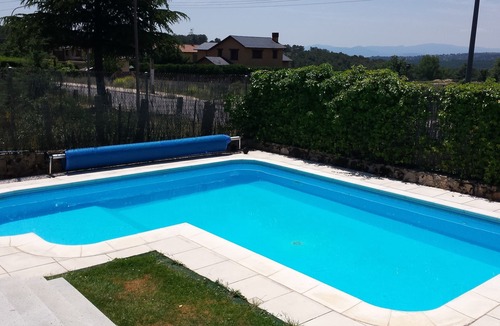 Las Navas Del Marques Ski Chalet | Private garden and pool, barbecue. Nature with charm
