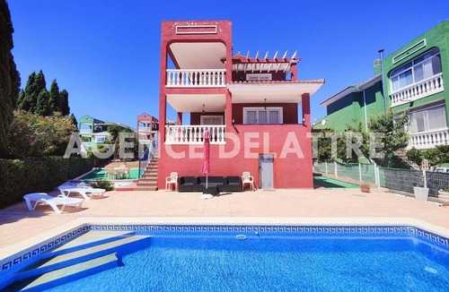 Peniscola Ski Chalet | Private villa, 4 bedrooms, 2 bathrooms, swimming pool, barbecue, Wifi