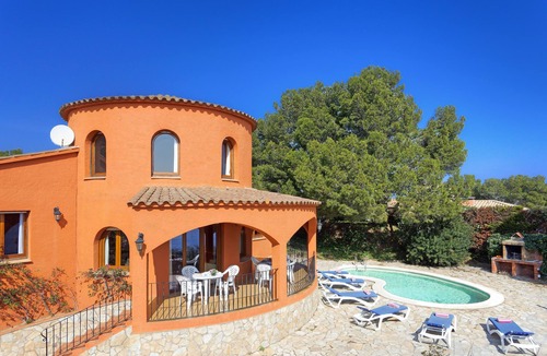Tamariu House | Private villa in quiet surroundings for family holidays